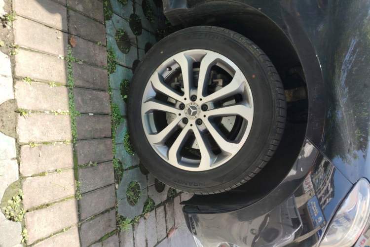 Used Mercedes-Benz GLE 2018 GLE 320 4MATIC Dynamic Edition Collector's Edition Right Front Wheel Hub