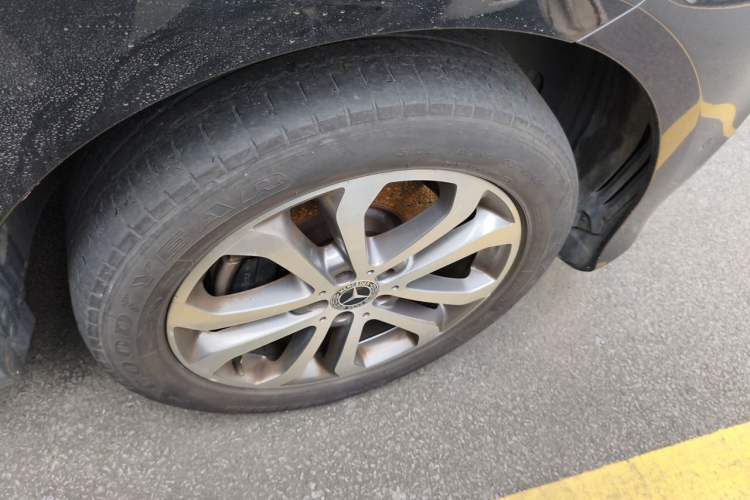 Used Mercedes-Benz GLE 2018 GLE 320 4MATIC Dynamic Edition Collector's Edition Right Front Wheel Hub