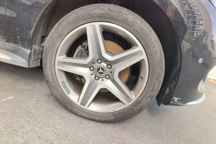 Used Mercedes-Benz GLE 2018 GLE 400 4MATIC Exclusive Edition Right Front Wheel Hub