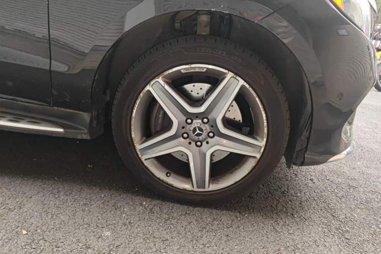 Used Mercedes-Benz GLE  Right Front Wheel Hub