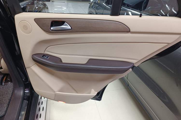 Used Mercedes-Benz GLE 2018 GLE 320 4MATIC Dynamic Edition Collector's Edition Right Rear Door Interior
