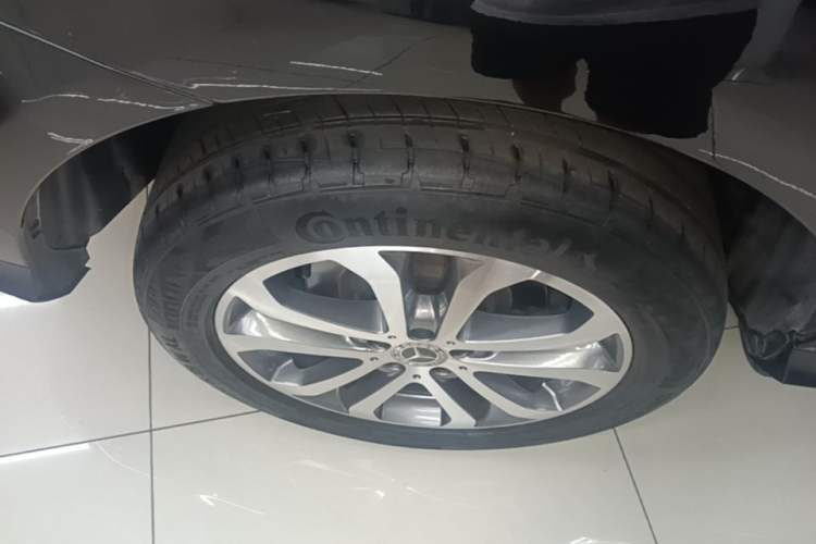 Used Mercedes-Benz GLE 2018 GLE 320 4MATIC Dynamic Edition Collector's Edition Right Rear Wheel Hub