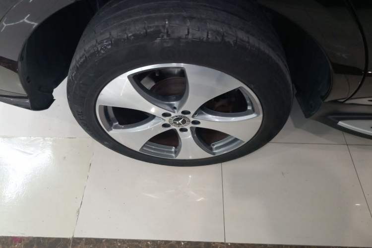 Used Mercedes-Benz GLE 2018 GLE 320 4MATIC Dynamic Edition Collector's Edition Right Rear Wheel Hub