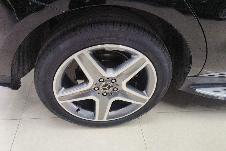 Used Mercedes-Benz GLE 2018 GLE 400 4MATIC Exclusive Edition Right Rear Wheel Hub