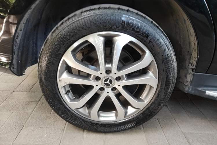 Used Mercedes-Benz GLE 2018 GLE 320 4MATIC Dynamic Edition Collector's Edition Right Rear Wheel Hub