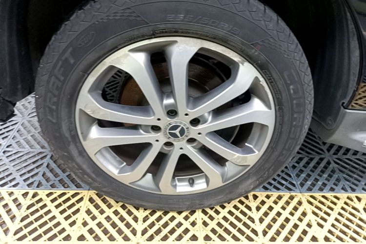 Used Mercedes-Benz GLE 2018 GLE 320 4MATIC Dynamic Edition Collector's Edition Right Rear Wheel Hub
