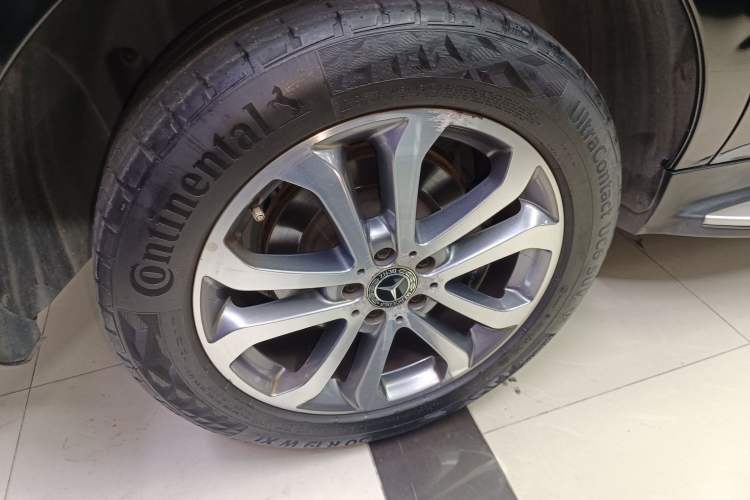 Used Mercedes-Benz GLE 2018 GLE 320 4MATIC Dynamic Edition Collector's Edition Right Rear Wheel Hub