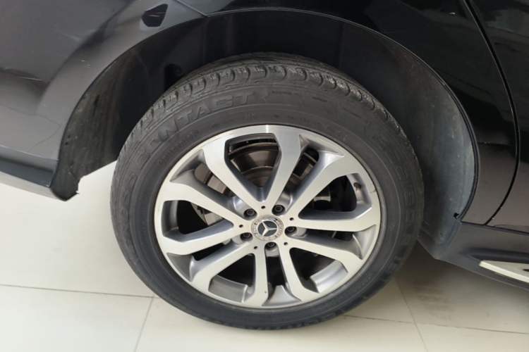 Used Mercedes-Benz GLE 2018 GLE 320 4MATIC Dynamic Edition Collector's Edition Right Rear Wheel Hub