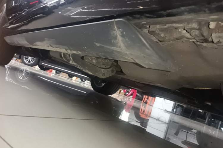 Used Mercedes-Benz GLE 2018 GLE 320 4MATIC Dynamic Edition Collector's Edition Right Side Sill