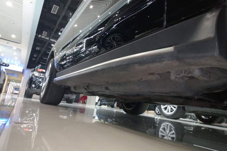 Used Mercedes-Benz GLE 2018 GLE 320 4MATIC Dynamic Edition Collector's Edition Right Side Sill