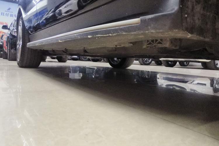 Used Mercedes-Benz GLE 2018 GLE 400 4MATIC Exclusive Edition Right Side Sill