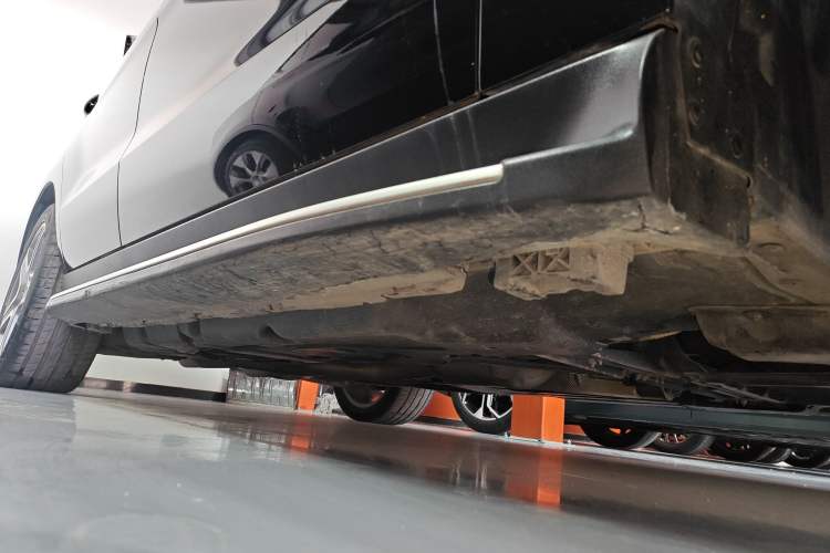 Used Mercedes-Benz GLE 2018 GLE 400 4MATIC Exclusive Edition Right Side Sill