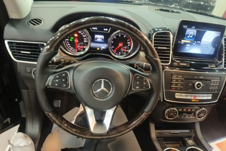 Used Mercedes-Benz GLE 2018 GLE 320 4MATIC Dynamic Edition Collector's Edition Steering Wheel