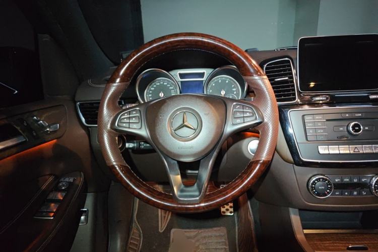 Used Mercedes-Benz GLE 2018 GLE 320 4MATIC Dynamic Edition Collector's Edition Steering Wheel