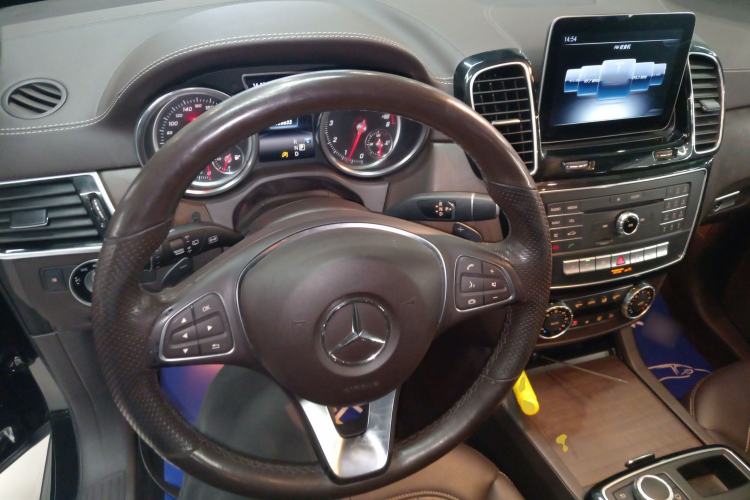 Used Mercedes-Benz GLE 2018 GLE 320 4MATIC Dynamic Edition Collector's Edition Steering Wheel