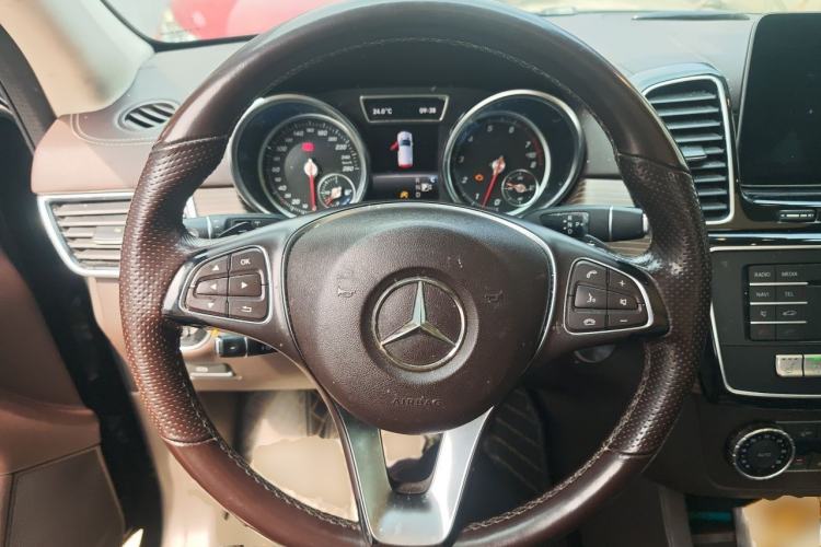 Used Mercedes-Benz GLE 2018 GLE 320 4MATIC Dynamic Edition Collector's Edition Steering Wheel