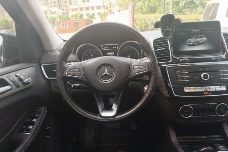 Used Mercedes-Benz GLE 2018 GLE 320 4MATIC Dynamic Edition Collector's Edition Steering Wheel