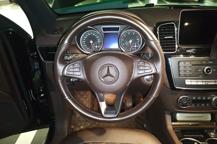 Used Mercedes-Benz GLE 2018 GLE 320 4MATIC Dynamic Edition Collector's Edition Steering Wheel