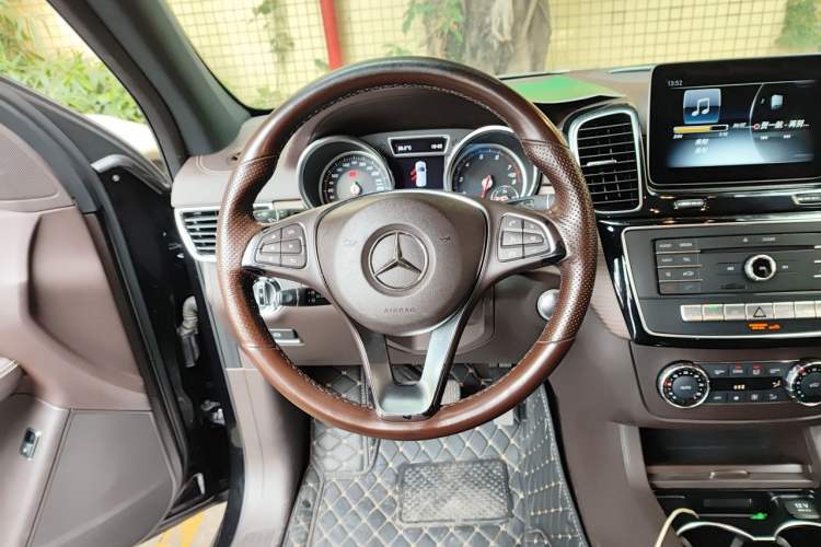 Used Mercedes-Benz GLE 2018 GLE 320 4MATIC Dynamic Edition Collector's Edition Steering Wheel