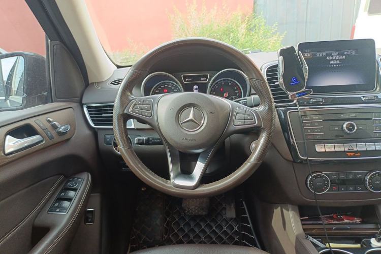 Used Mercedes-Benz GLE 2018 GLE 320 4MATIC Dynamic Edition Collector's Edition Steering Wheel