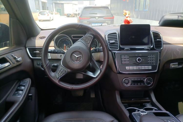 Used Mercedes-Benz GLE 2018 GLE 320 4MATIC Luxury Collection Edition Steering Wheel