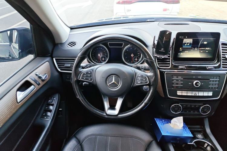 Used Mercedes-Benz GLE 2018 GLE 320 4MATIC Dynamic Edition Collector's Edition Steering Wheel