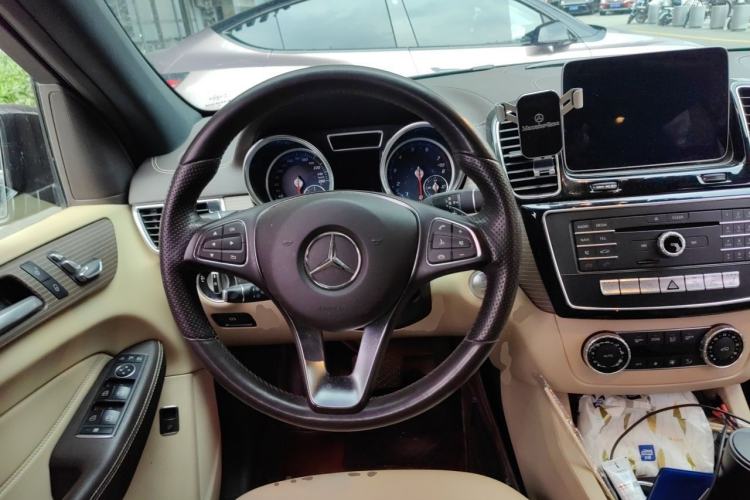 Used Mercedes-Benz GLE 2018 GLE 320 4MATIC Dynamic Edition Collector's Edition Steering Wheel
