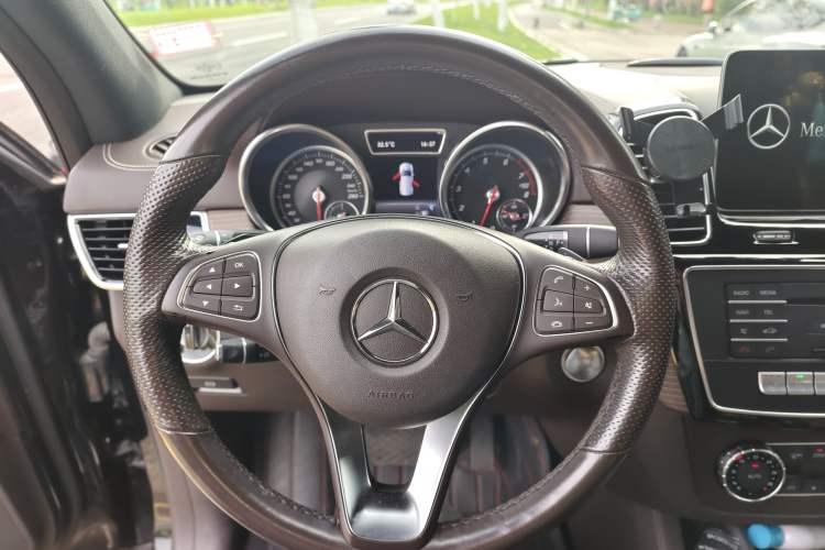Used Mercedes-Benz GLE 2018 GLE 320 4MATIC Dynamic Edition Collector's Edition Steering Wheel