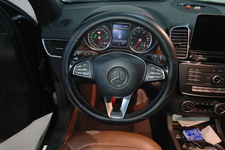 Used Mercedes-Benz GLE 2018 GLE 400 4MATIC Exclusive Edition Steering Wheel