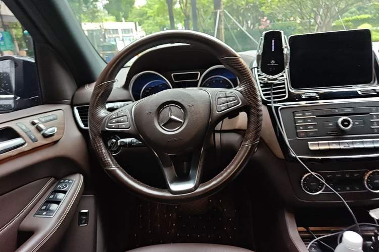 Used Mercedes-Benz GLE 2018 GLE 400 4MATIC Exclusive Edition Steering Wheel