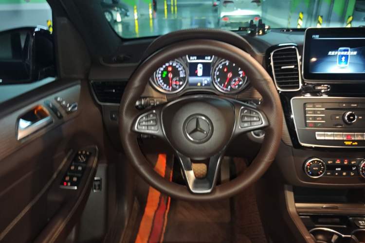 Used Mercedes-Benz GLE 2018 GLE 320 4MATIC Dynamic Edition Collector's Edition Steering Wheel