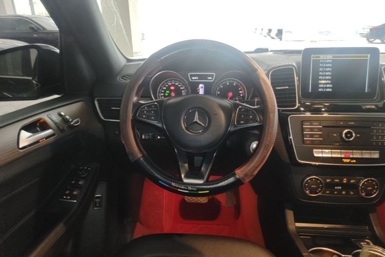 Used Mercedes-Benz GLE 2018 GLE 320 4MATIC Luxury Collection Edition Steering Wheel