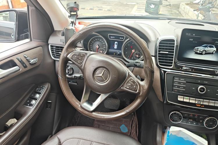 Used Mercedes-Benz GLE 2018 GLE 320 4MATIC Luxury Collection Edition Steering Wheel