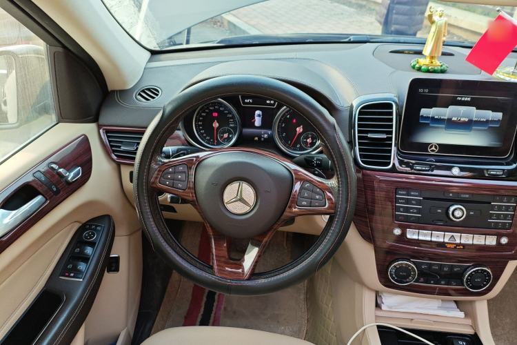 Used Mercedes-Benz GLE 2018 GLE 320 4MATIC Dynamic Edition Collector's Edition Steering Wheel