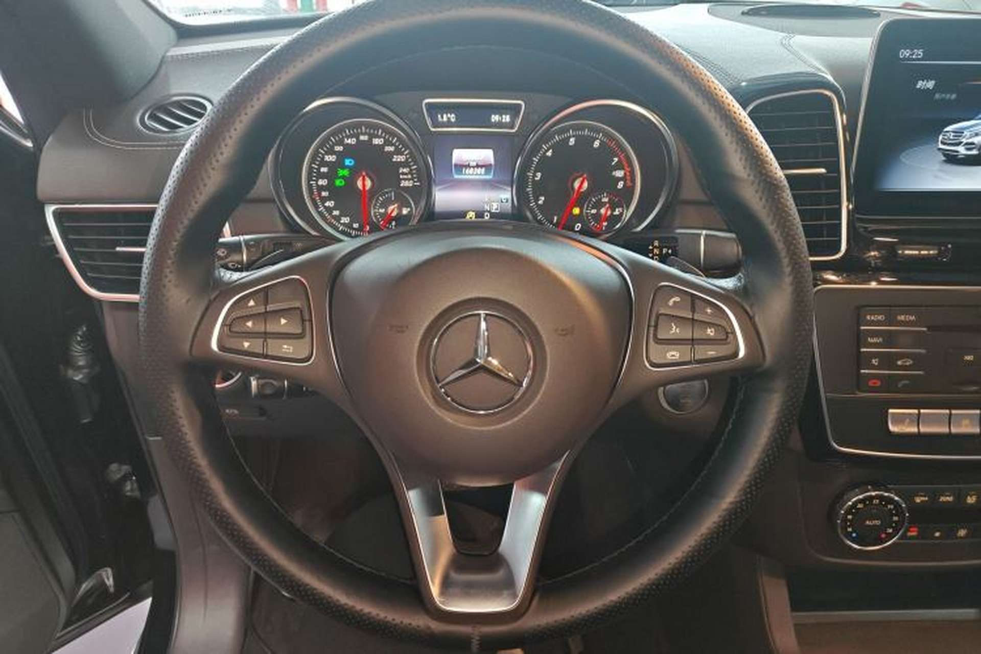 Used Mercedes-Benz GLE 2018 GLE 400 4MATIC Exclusive Edition Steering Wheel