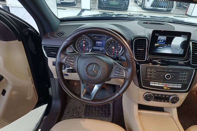 Used Mercedes-Benz GLE 2018 GLE 320 4MATIC Dynamic Edition Collector's Edition Steering Wheel