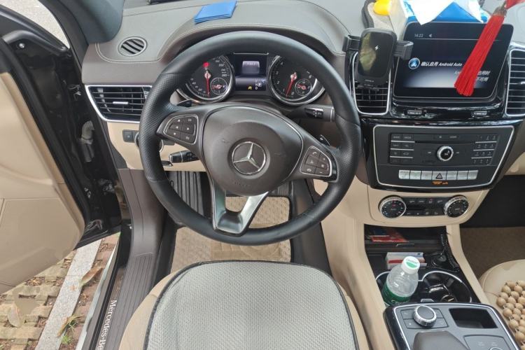 Used Mercedes-Benz GLE 2018 GLE 320 4MATIC Luxury Collection Edition Steering Wheel
