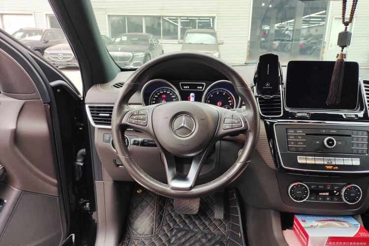 Used Mercedes-Benz GLE 2018 GLE 320 4MATIC Luxury Collection Edition Steering Wheel