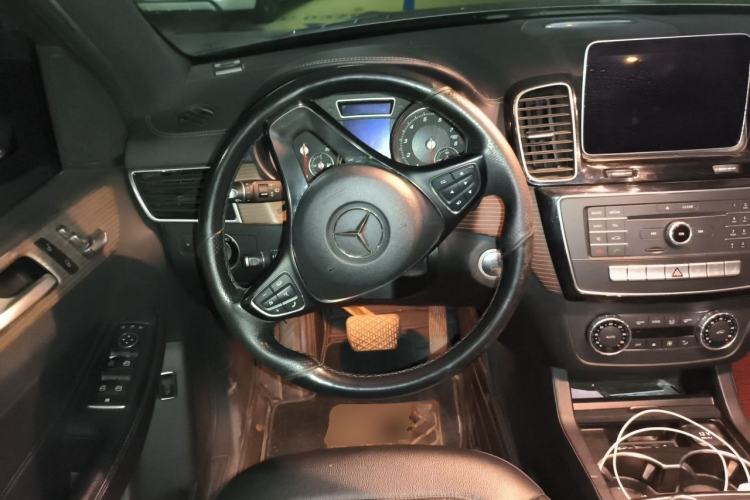 Used Mercedes-Benz GLE 2018 GLE 320 4MATIC Dynamic Edition Collector's Edition Steering Wheel