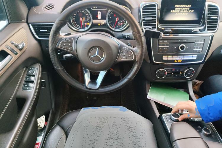 Used Mercedes-Benz GLE 2018 GLE 320 4MATIC Dynamic Edition Collector's Edition Steering Wheel