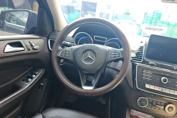 Used Mercedes-Benz GLE 2018 GLE 320 4MATIC Dynamic Edition Collector's Edition Steering Wheel