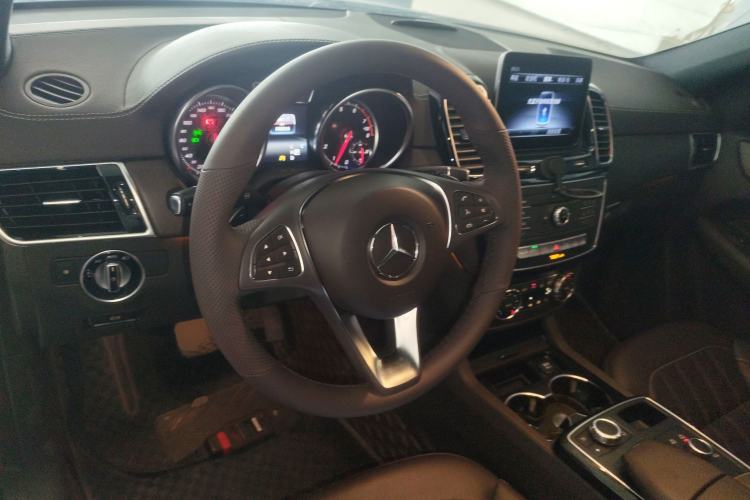 Used Mercedes-Benz GLE 2018 GLE 320 4MATIC Dynamic Edition Collector's Edition Steering Wheel