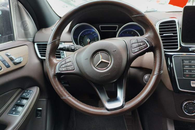 Used Mercedes-Benz GLE 2018 GLE 320 4MATIC Dynamic Edition Collector's Edition Steering Wheel