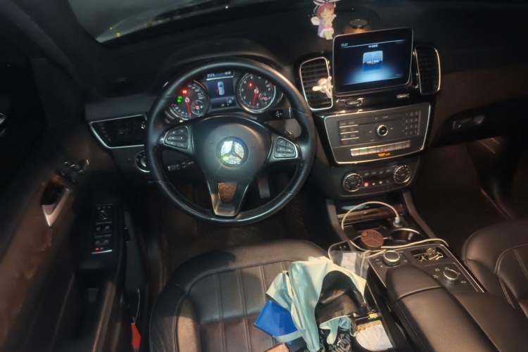 Used Mercedes-Benz GLE 2018 GLE 320 4MATIC Dynamic Edition Collector's Edition Steering Wheel