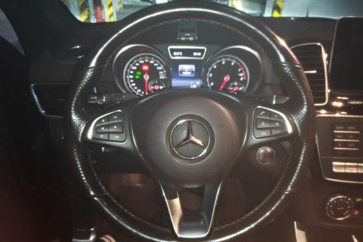 Used Mercedes-Benz GLE 2018 GLE 320 4MATIC Dynamic Edition Collector's Edition Steering Wheel