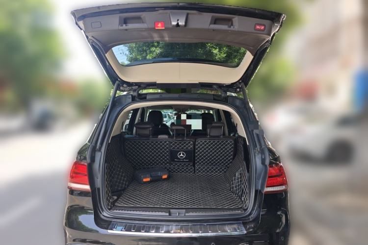 Used Mercedes-Benz GLE 2018 GLE 300 d 4MATIC Trunk