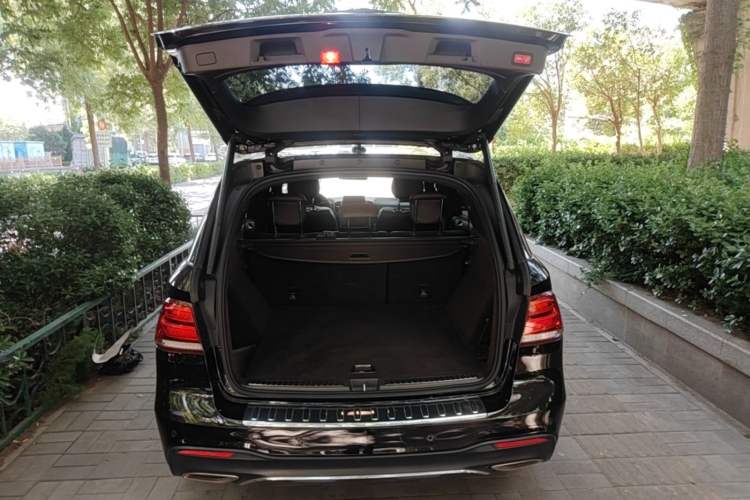 Used Mercedes-Benz GLE 2018 GLE 320 4MATIC Dynamic Edition Collector's Edition Trunk