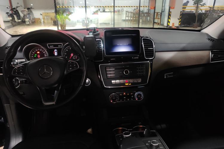 Used Mercedes-Benz GLE 2018 GLE 320 4MATIC Dynamic Edition Collector's Edition Center Console