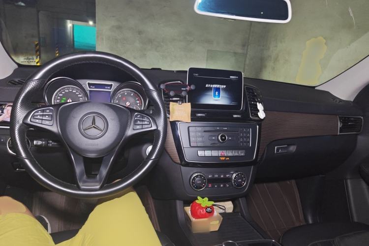Used Mercedes-Benz GLE 2018 GLE 320 4MATIC Dynamic Edition Collector's Edition Center Console
