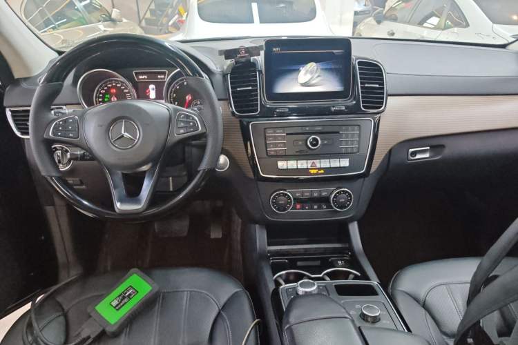 Used Mercedes-Benz GLE 2018 GLE 320 4MATIC Dynamic Edition Collector's Edition Center Console